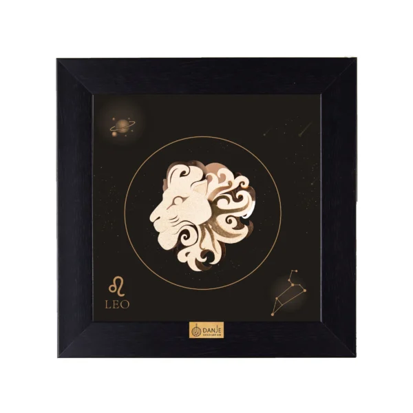 تابلو نماد ماه مرداد دانژه با قاب چوبی نفیس و طراحی هنری شیر طلایی