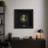 نمای نزدیک از جزئیات حکاکی ظریف و آبکاری طلای مهره‌های تابلو شطرنج دست‌ساز برند دانژه